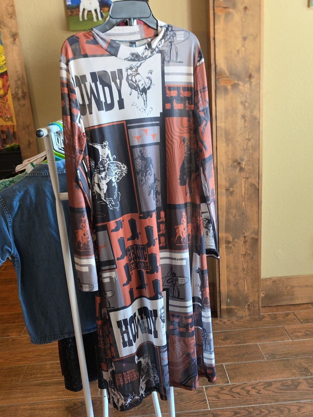 Two Fly Howdy Graphic Long-Sleeve Home Accent Dress in Rust Black